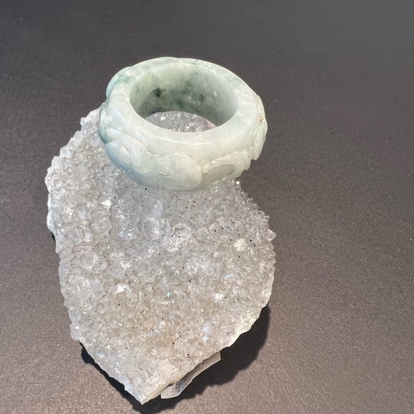 Size 10 carve Jade ring . - Picture 9 of 12